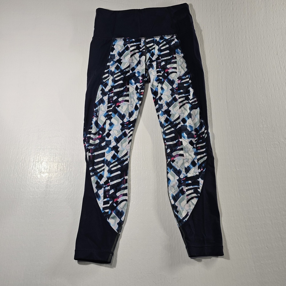 Athleta Women's Size S Navy Blue Electric Geo print Capri Crop Legging Pants